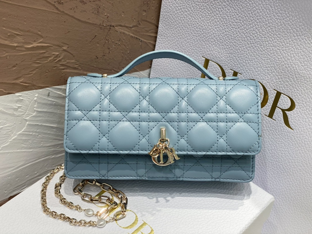 miss D*or mini bag cloud blue cannage lambskin s0980onmj_m81b 21 x 11.5 x 4.5 cm