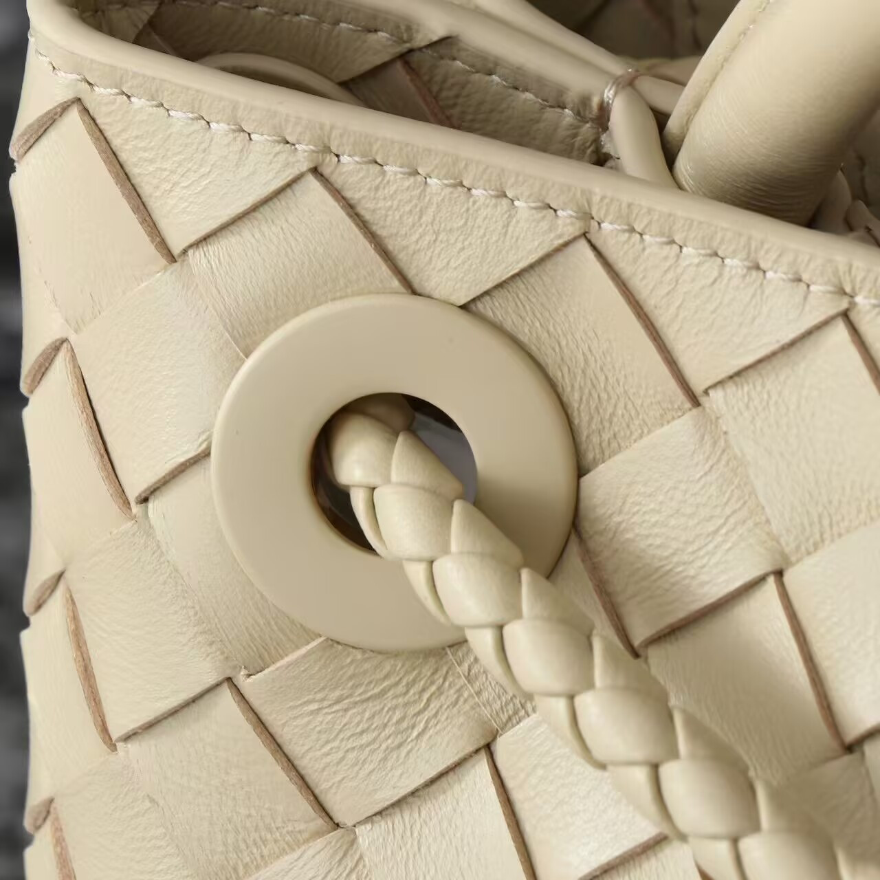 bo*te*ga Ve*ne*ta medium andiamo 32x25x11cm