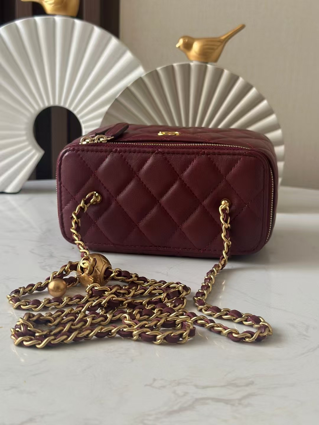 Ch*el vanity with chain 9.5x17x8cm