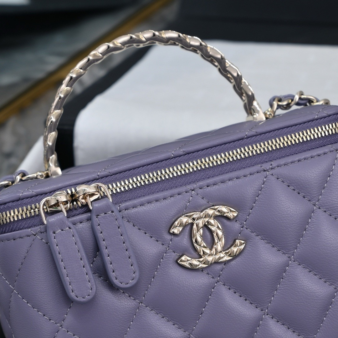 Ch*el clutch with chain 9.5x17x 8cm