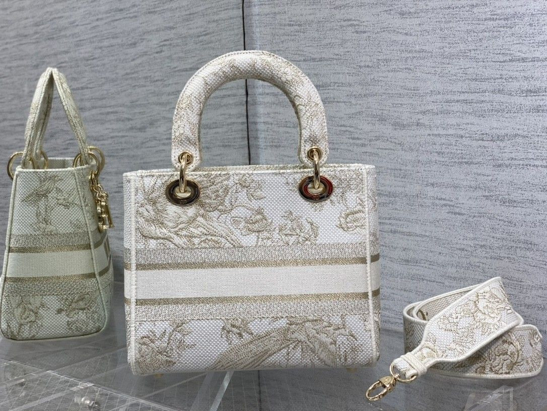 medium D*or lady d-lite bag 24 x 20 x 11 cm