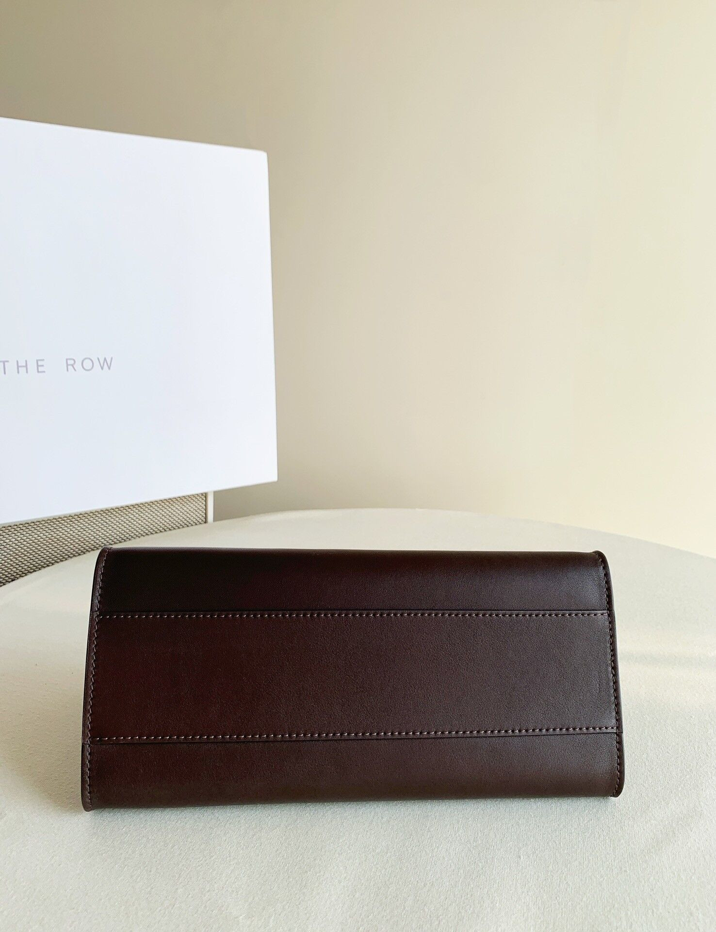 T*e R0w peggy clutch in leather 28x13x14cm