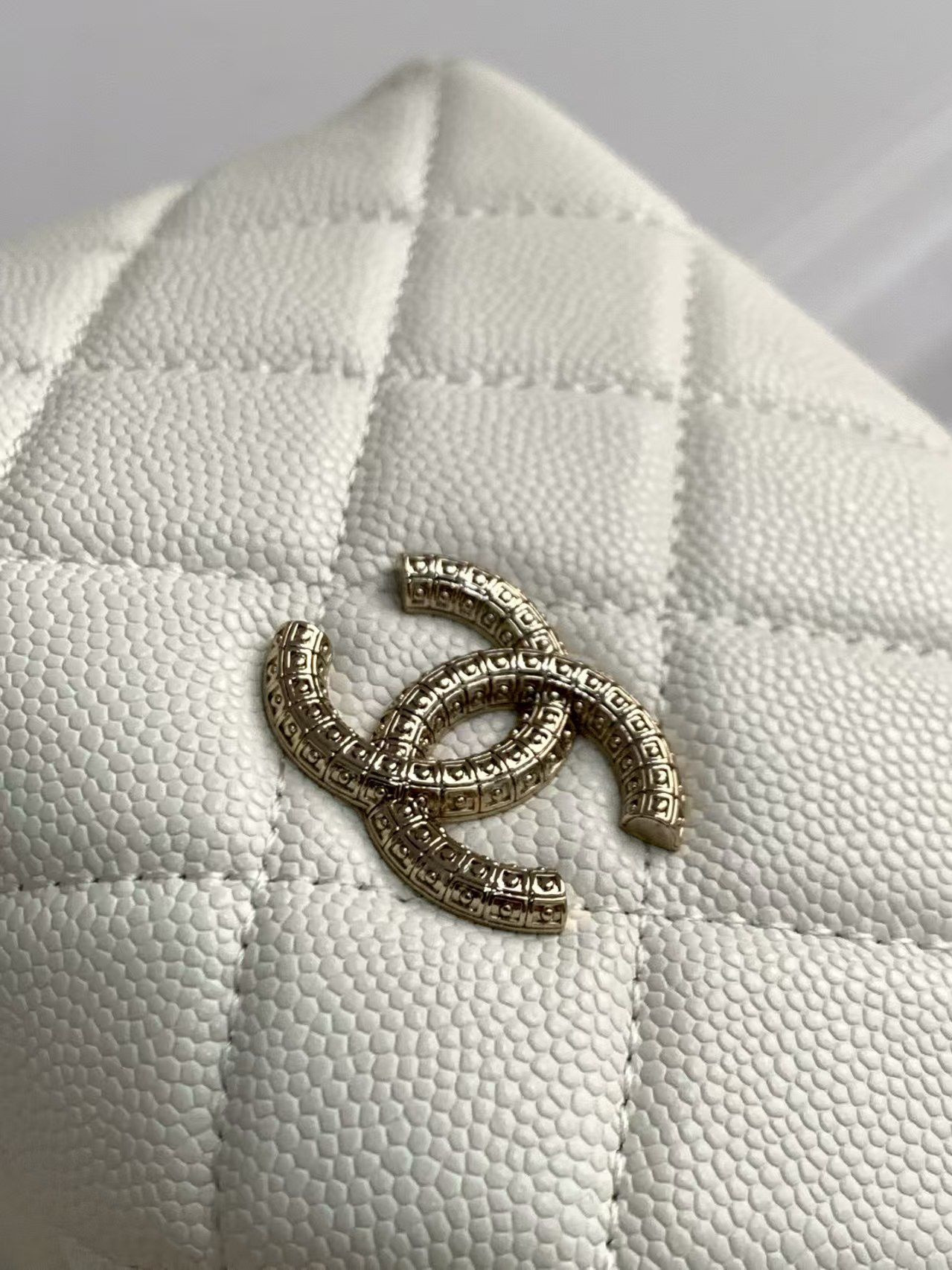 Ch*el clutch with chain 21.5x19x6cm