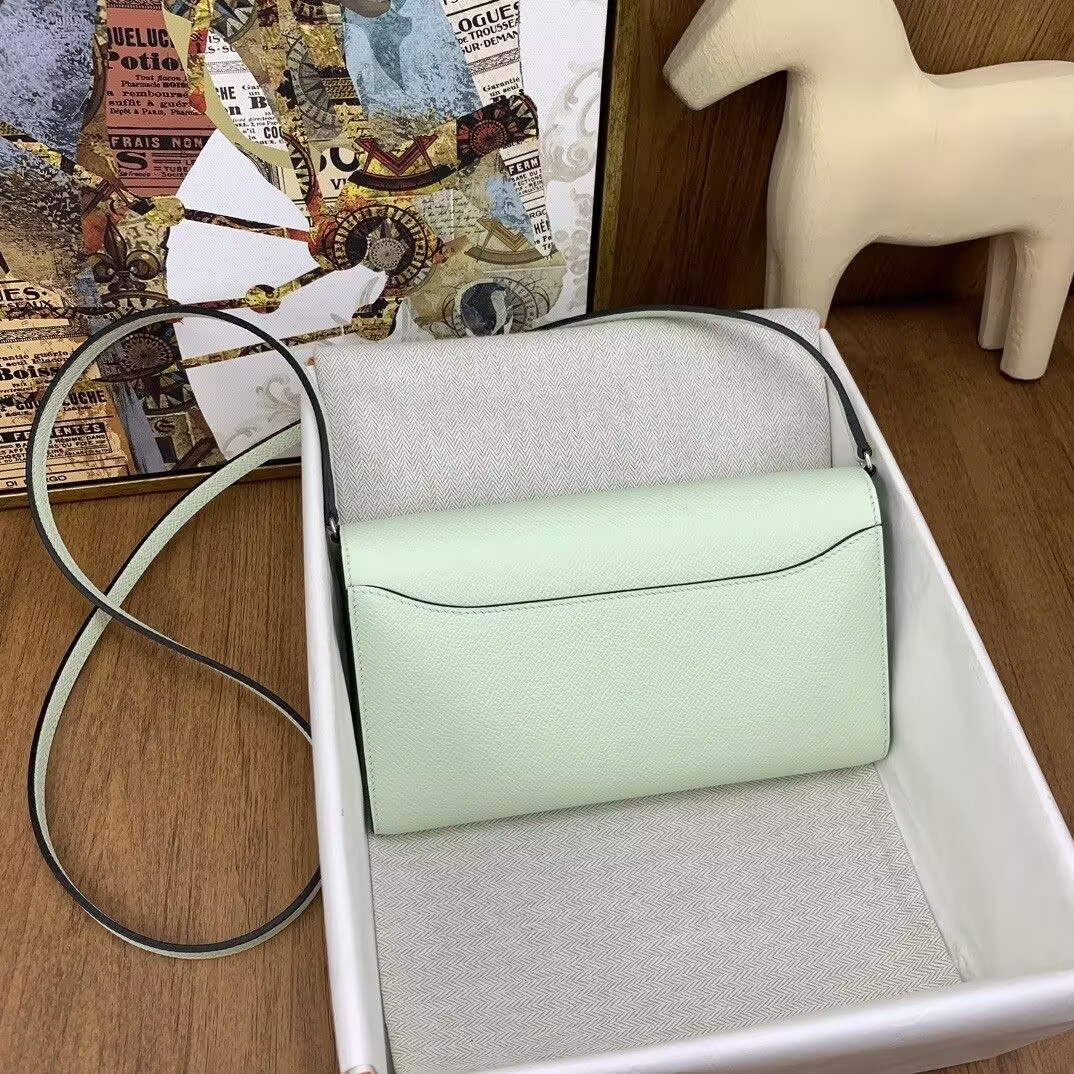H**mes constance to go wallet in vert peppermint 20.5x2x13cm