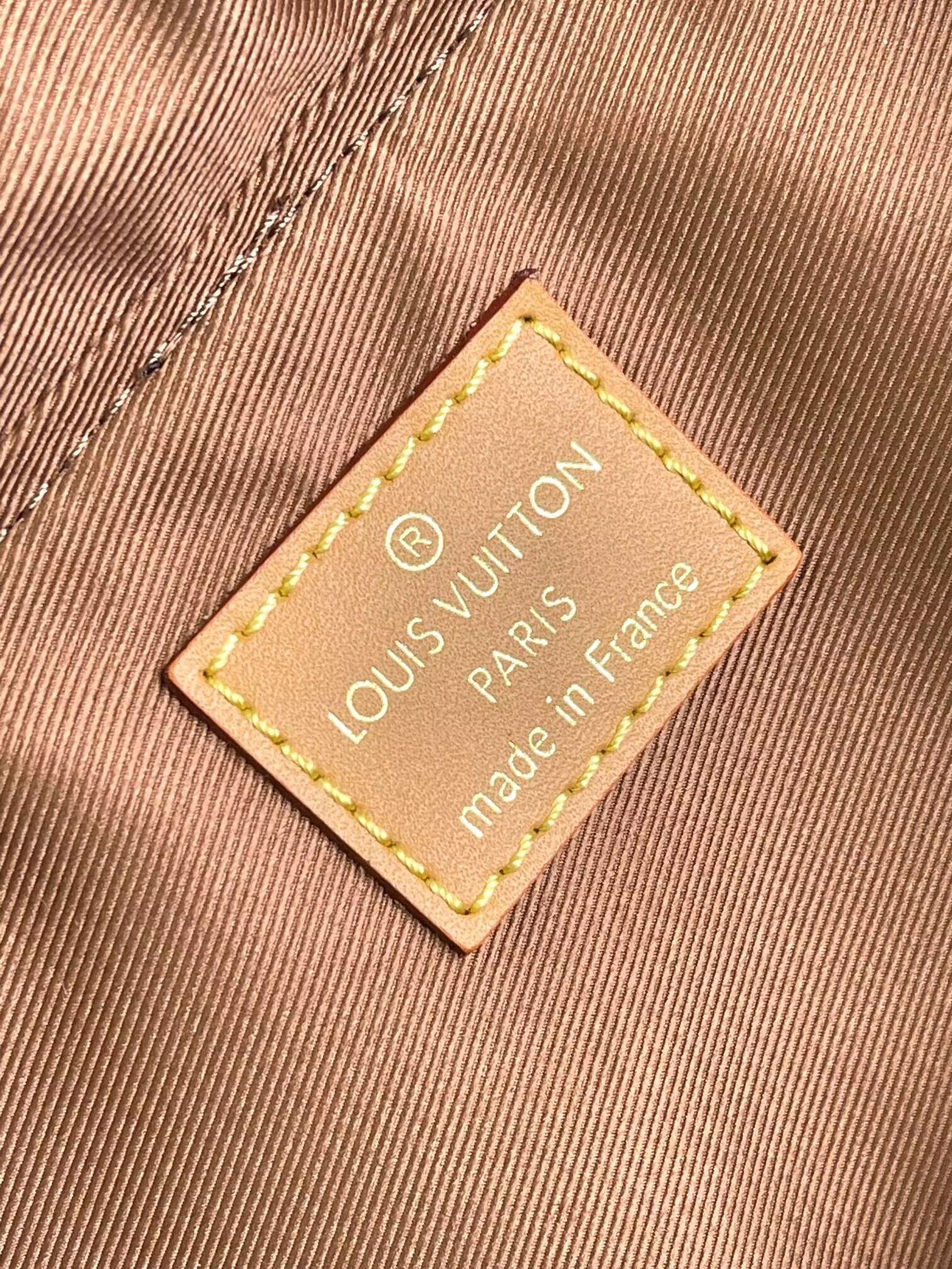 LV Montsouris Backpack M11540 32 x 40 x 19CM