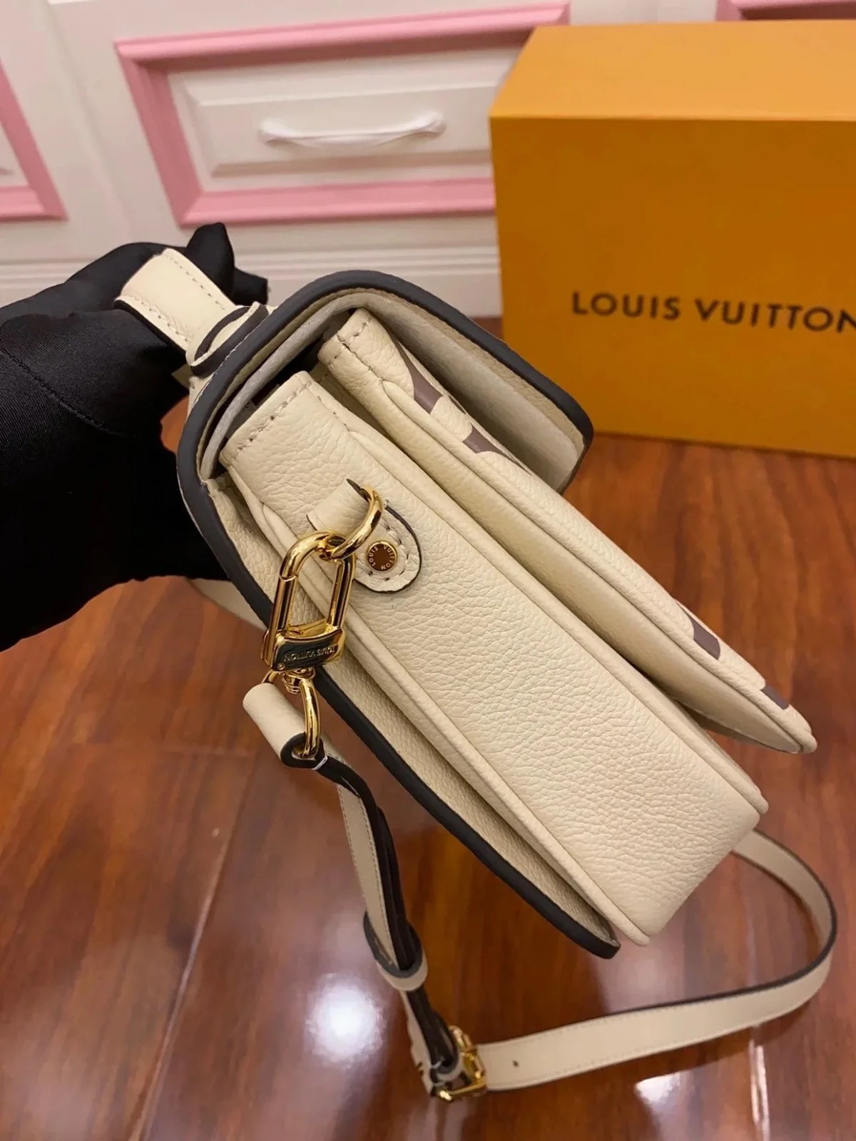 LV POCHETTE METIS M45596
