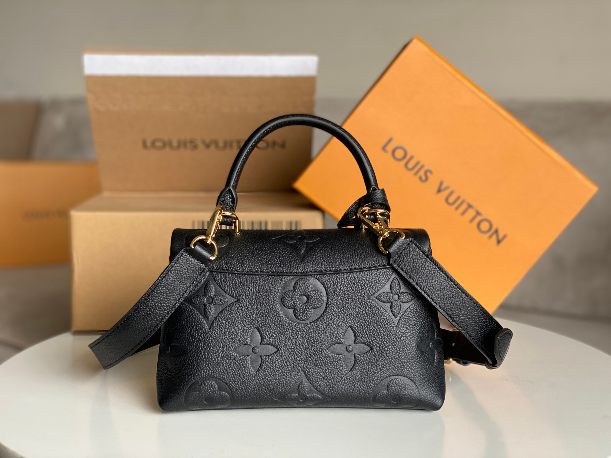 LV Madeleine BB M45978 24x17x8.5cm