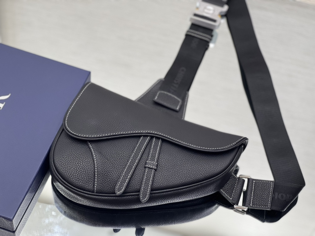 D*or saddle bag black grained calfskin 26 x 19 x 4.5 cm