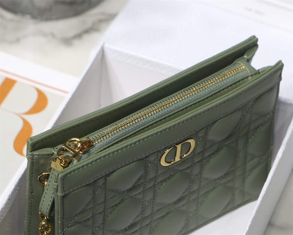 d*or caro zipped pouch with chain green S*pple cannage calfskin 19 x 14 x 4.5 cm