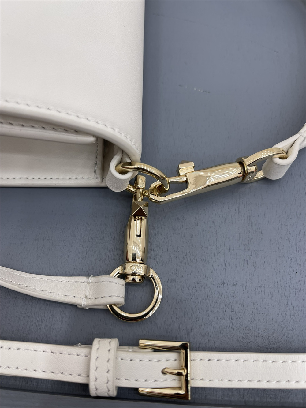 VALENTINO GARAVANI LOCÒ CALFSKIN SHOULDER Small BAG With white hardware 22 x 16  x 7 cm