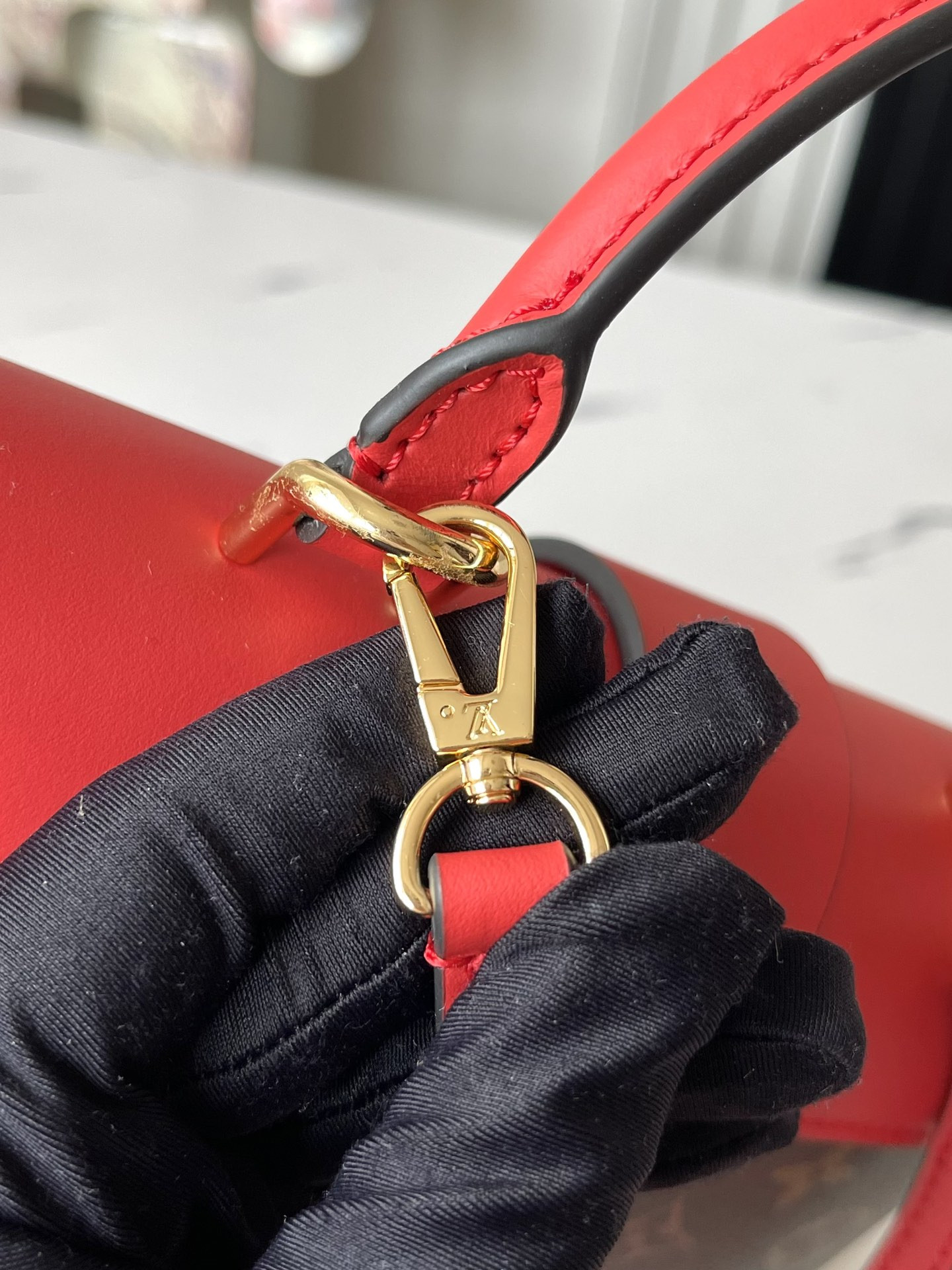 LV Locky BB M44322 7.9 x 6.3 x 3 inches