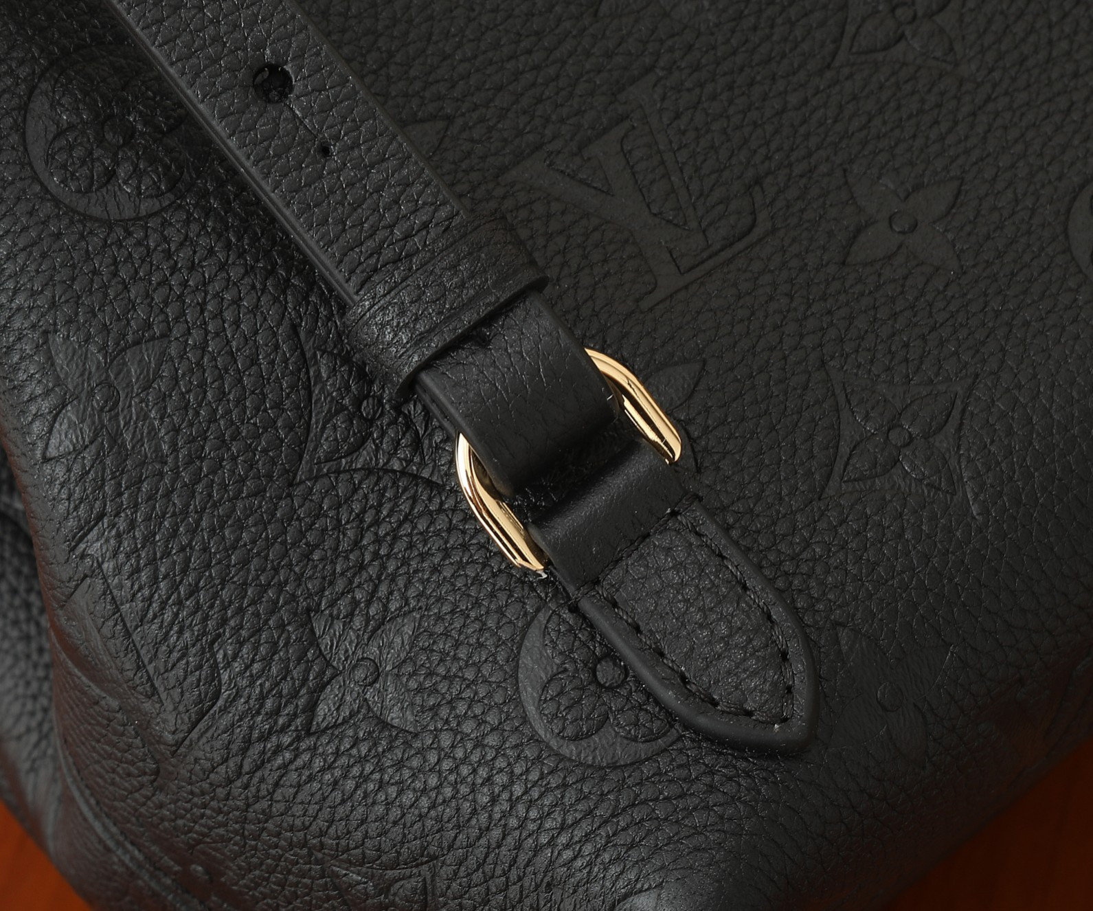 LV Backup M47072 7.9 x 8.7 x 5.5 inches