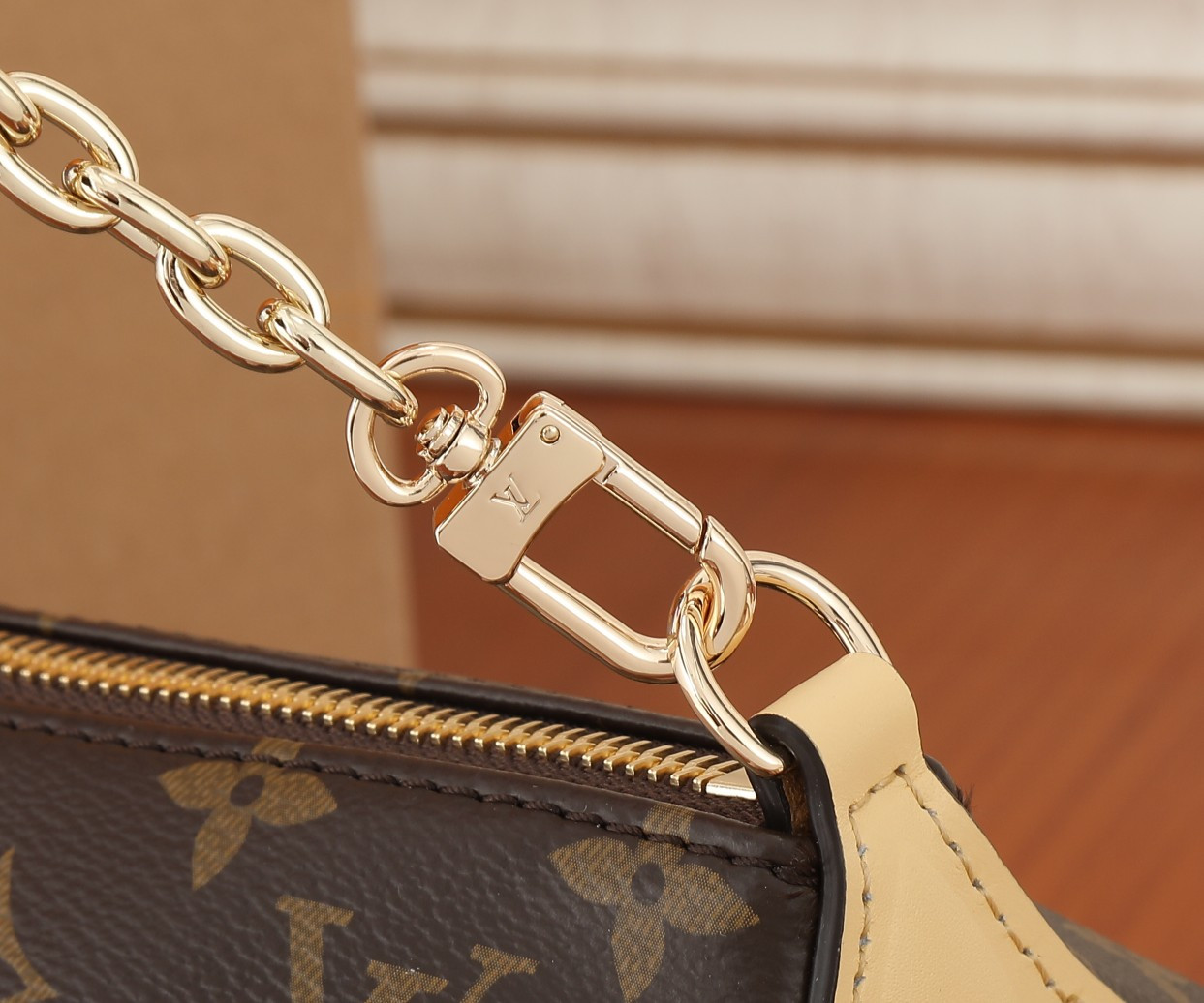 LV Bloom Pouch M11672 22.5x13x13CM