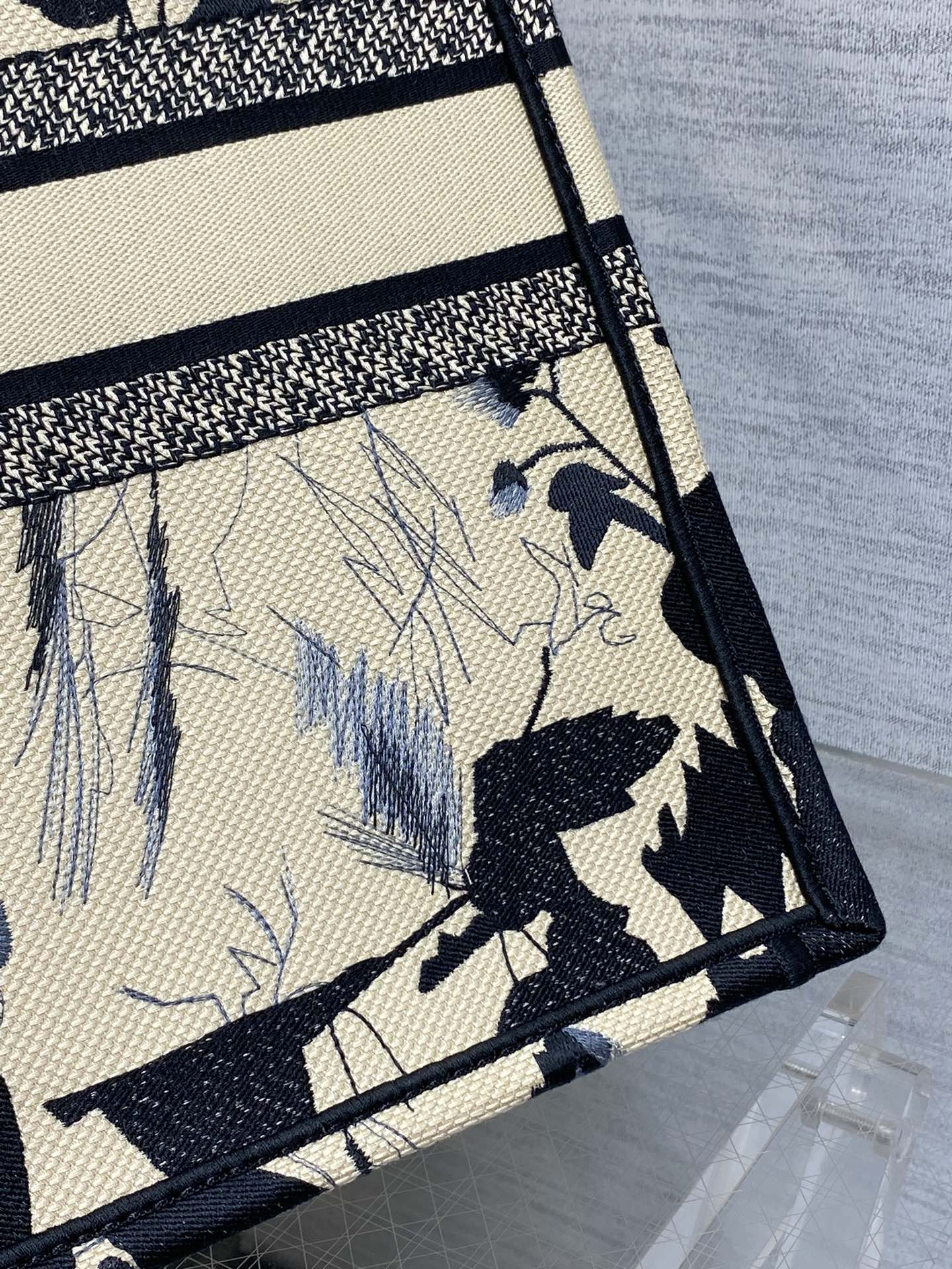 D*or tote 42 x 18 x 35cm