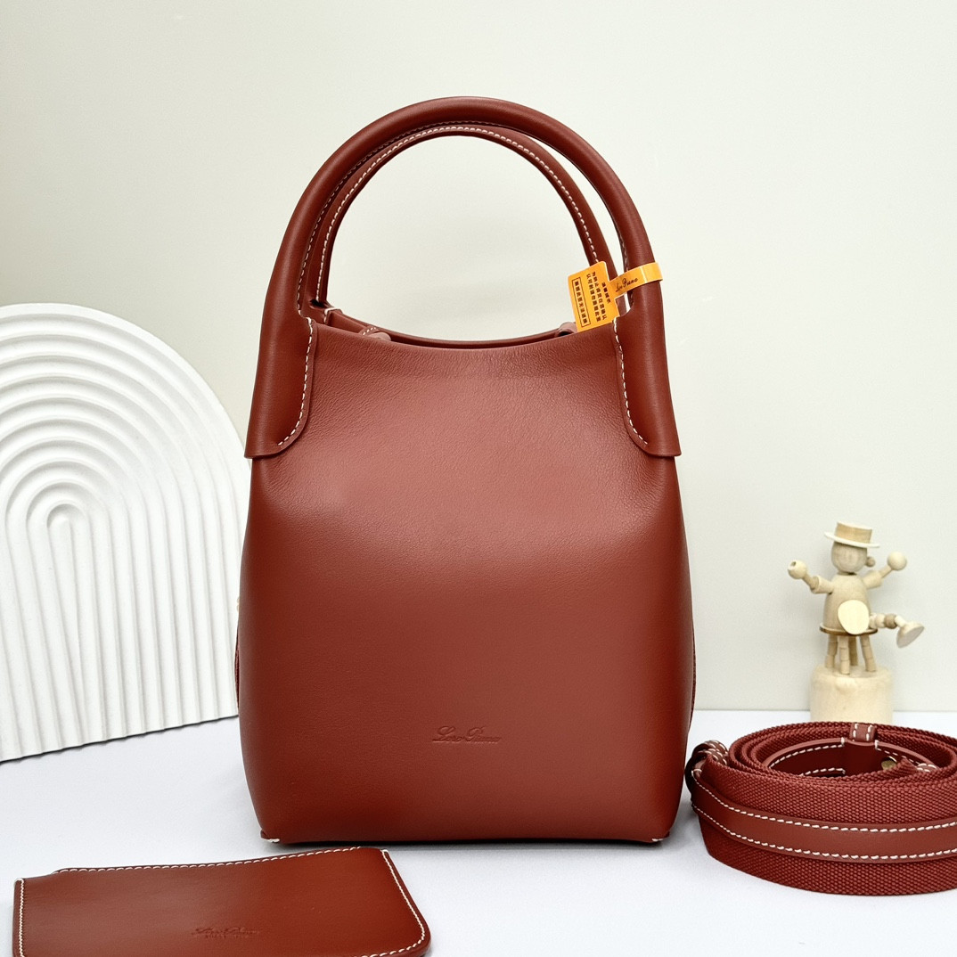 L**o p*ana small bale bag calfskin 17 x 17 x 21 cm