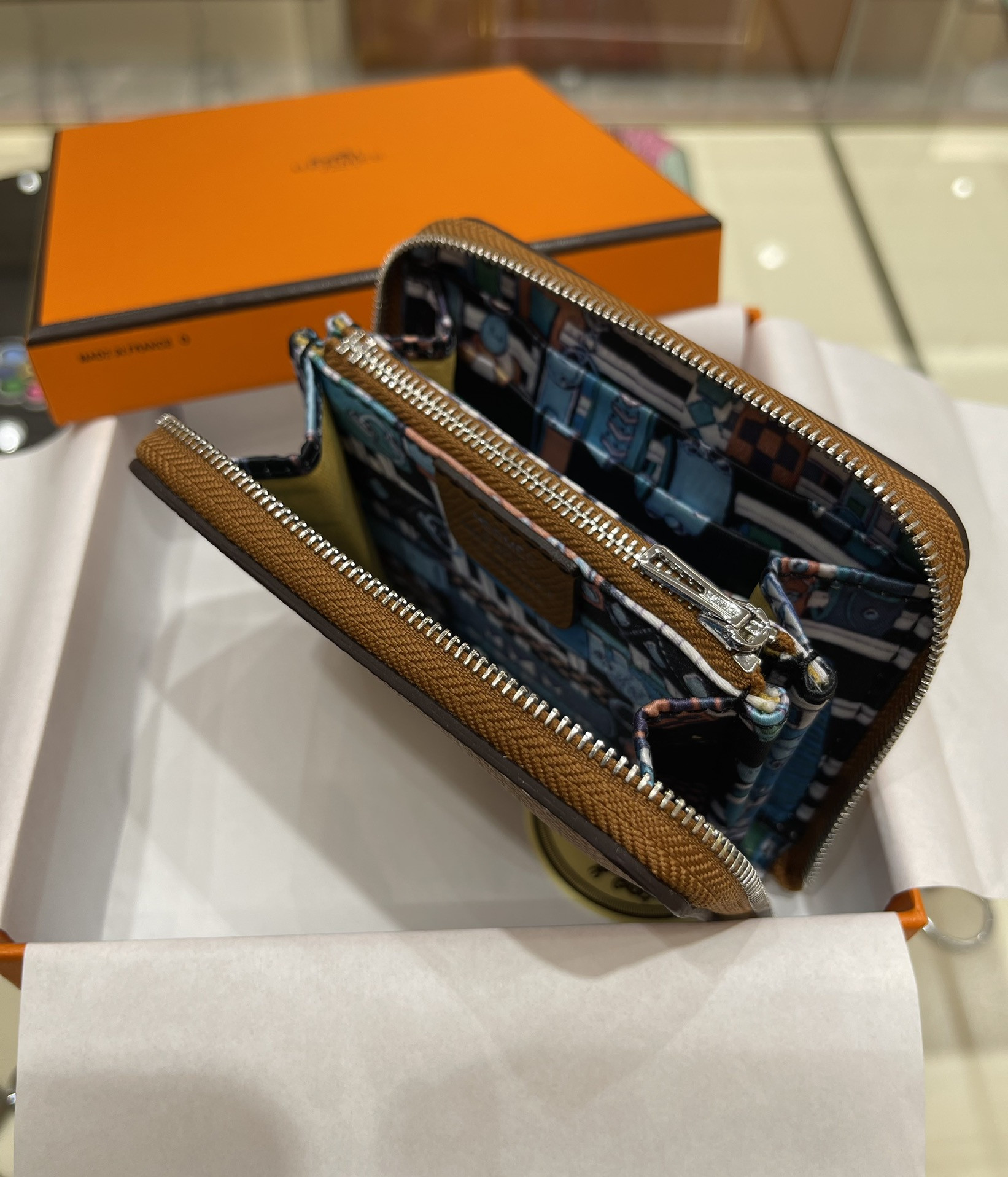 H**me5 wallet 11.5x2x9.5cm