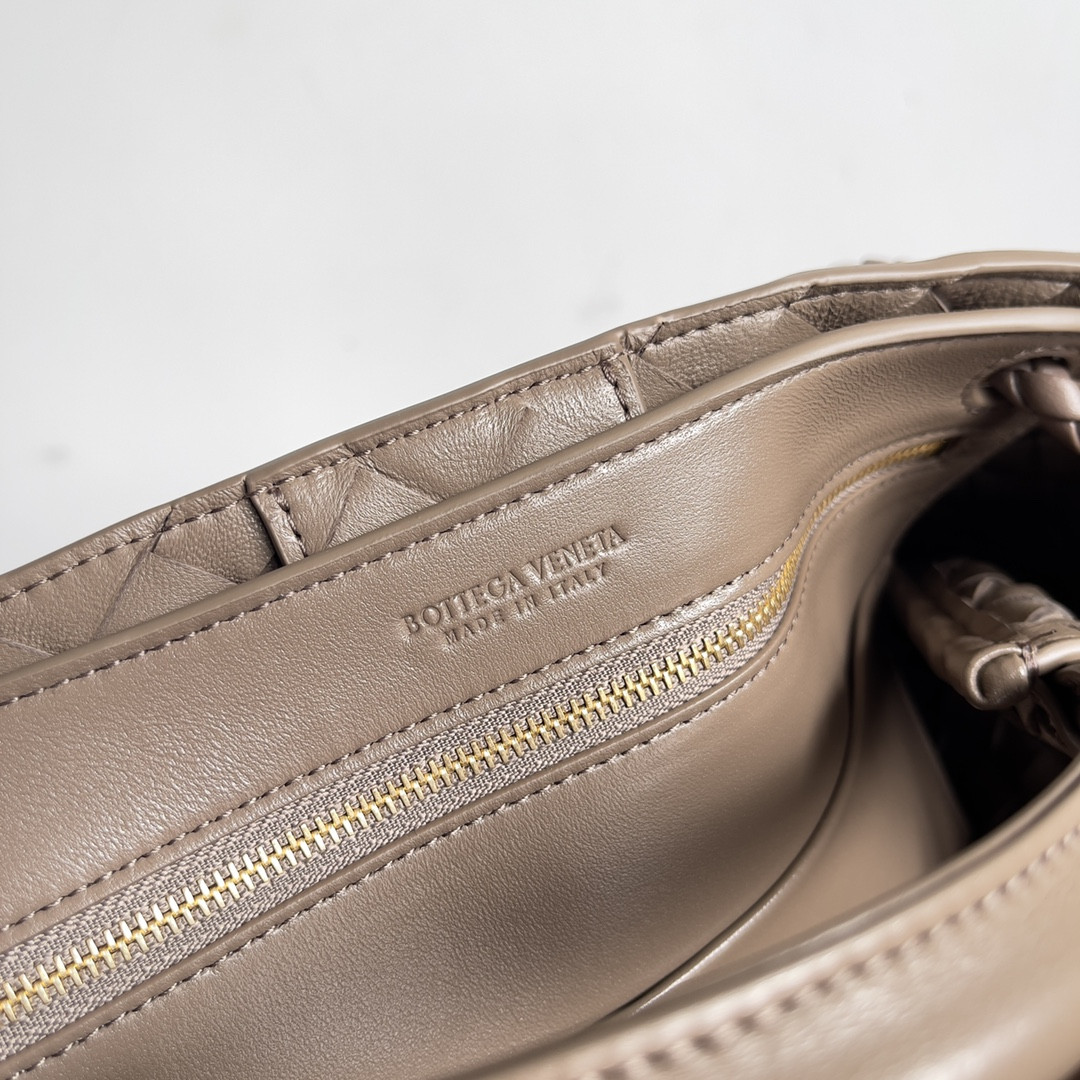 bo*te*ga Ve*ne*ta small andiamo 25x22x10.5cm