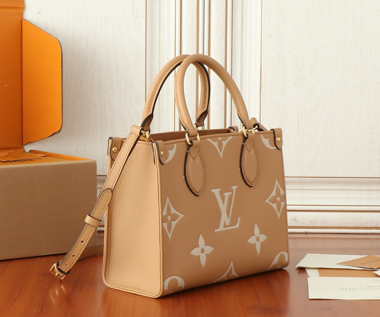 LV OnTheGo PM M12513  24.9 x 19.1 x 11.4 cm