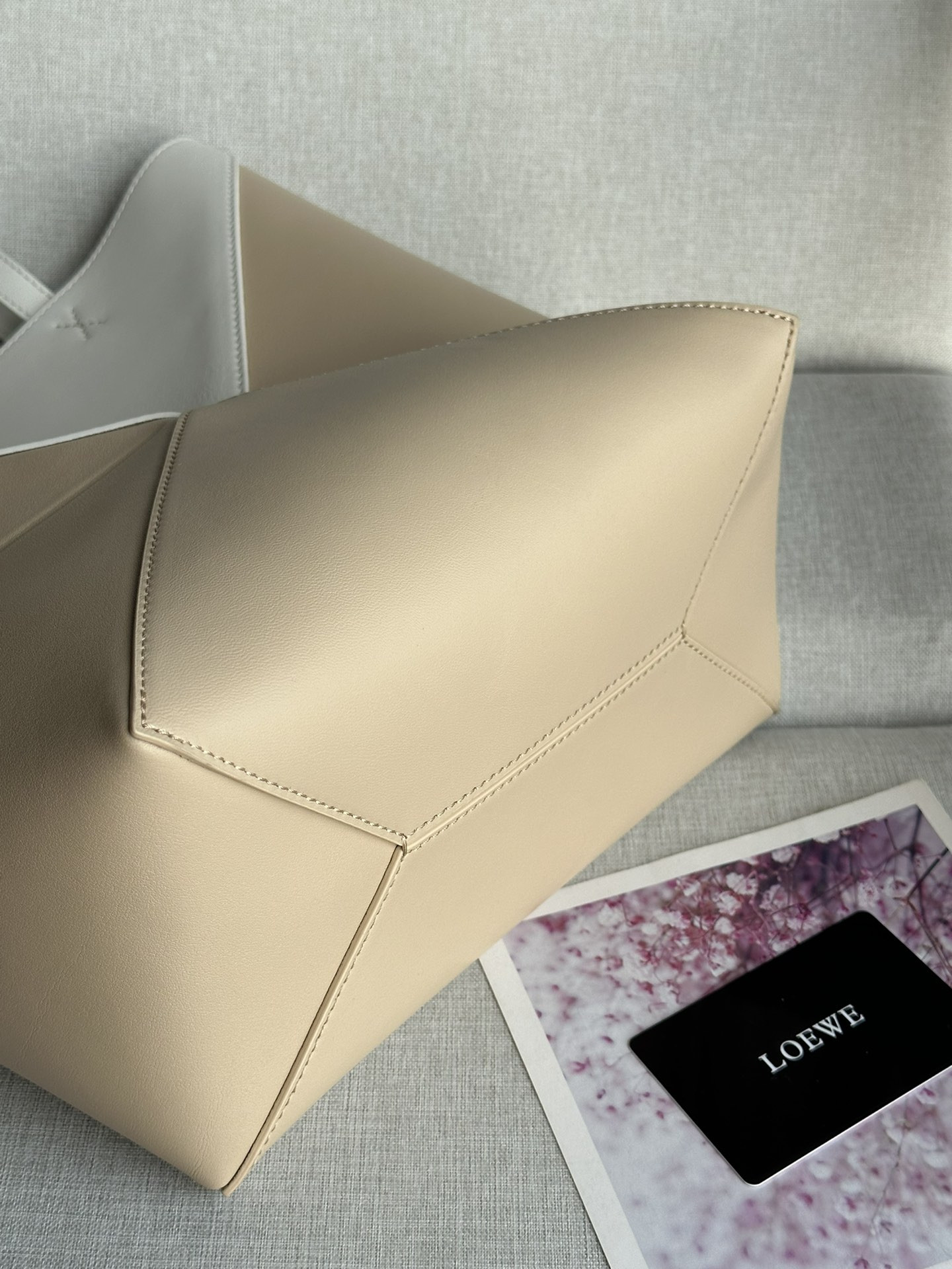 L0ew* medium puzzle fold tote in shiny calfskin 25.5x14.5x31.5cm