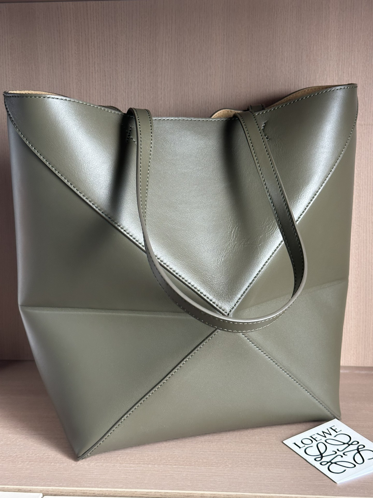 L0ew* medium puzzle fold tote in shiny calfskin 25.5x14.5x31.5cm