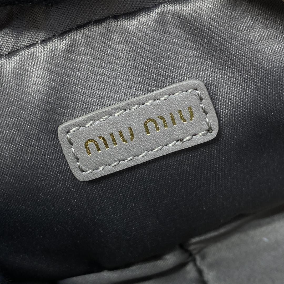 Miu Miu Leather micro bag 7x11x4cm