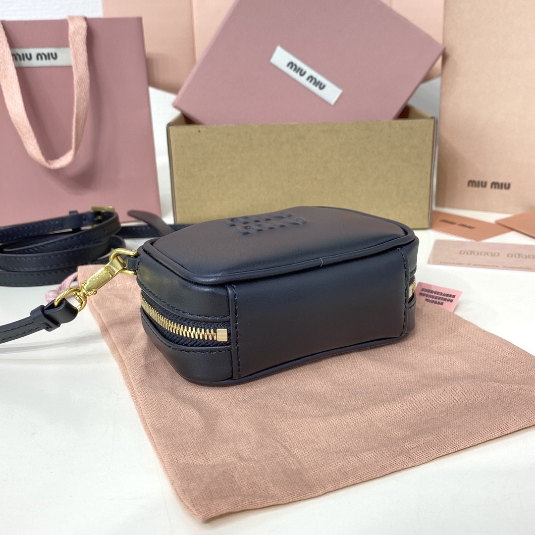 Miu Miu Leather micro bag 7x11x4cm