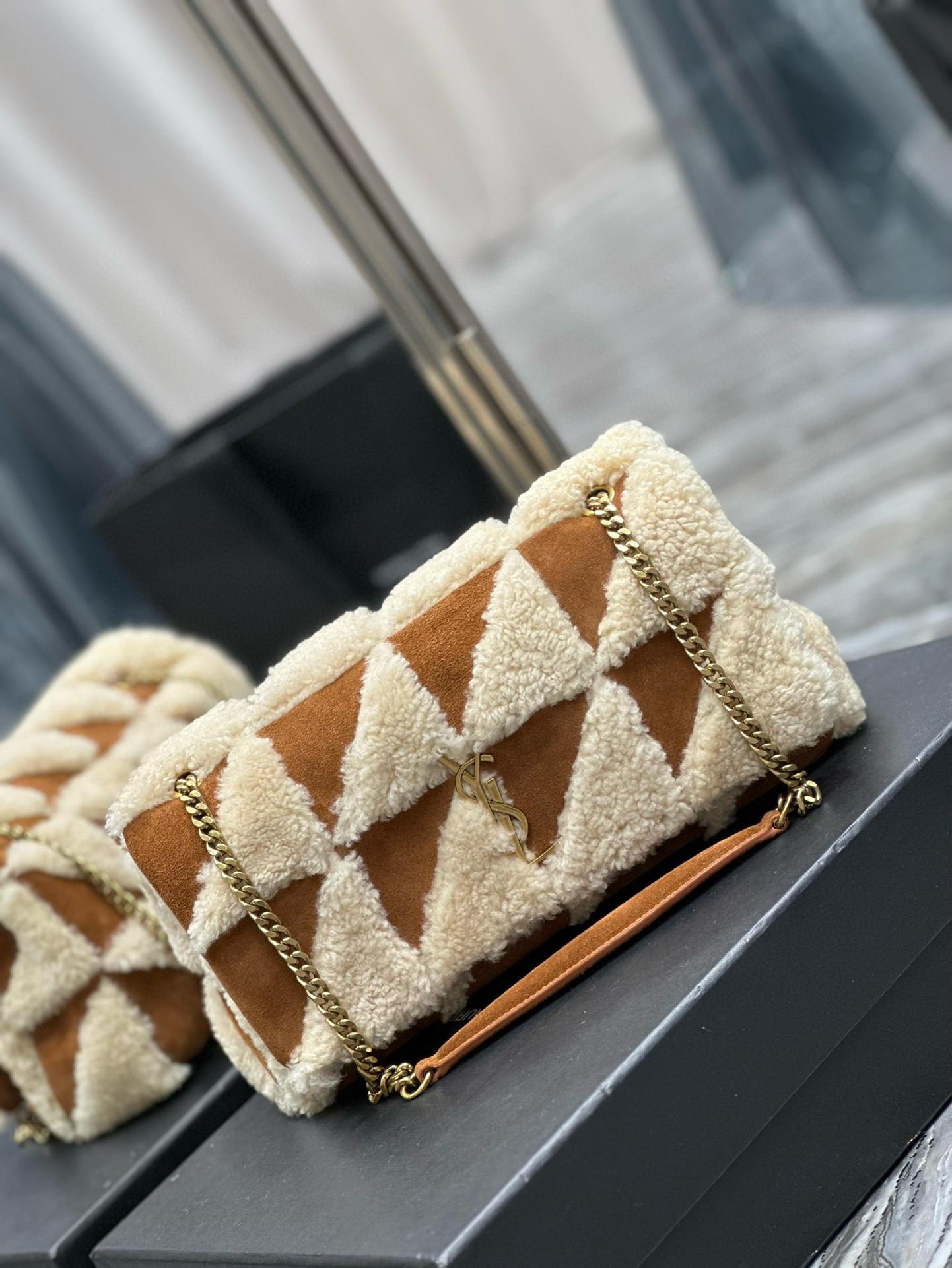 Y*L jamie medium in suede and shearling 25×15×7.5cm