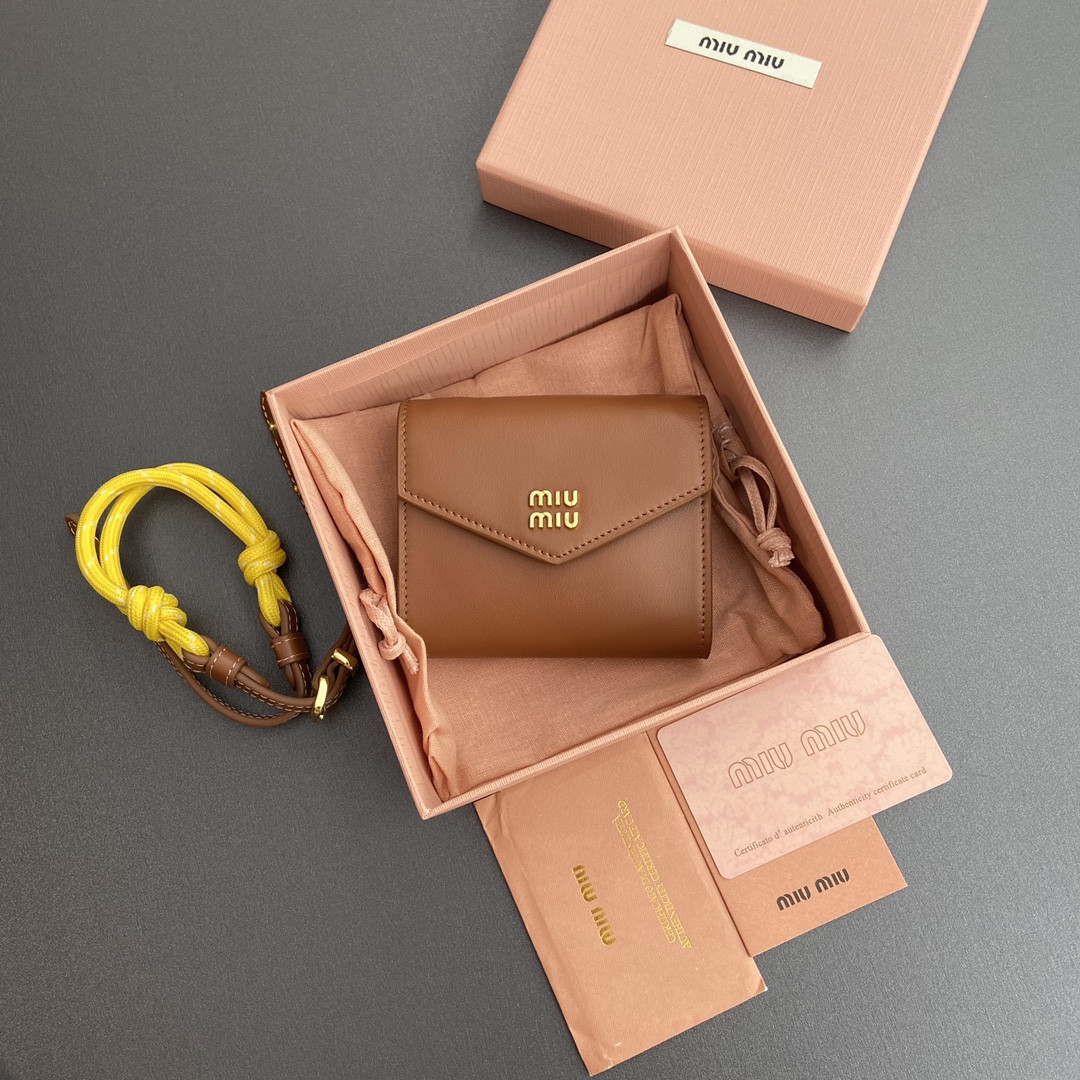 Miu Miu Leather shoulder wallet 8.5x10.5x2cm