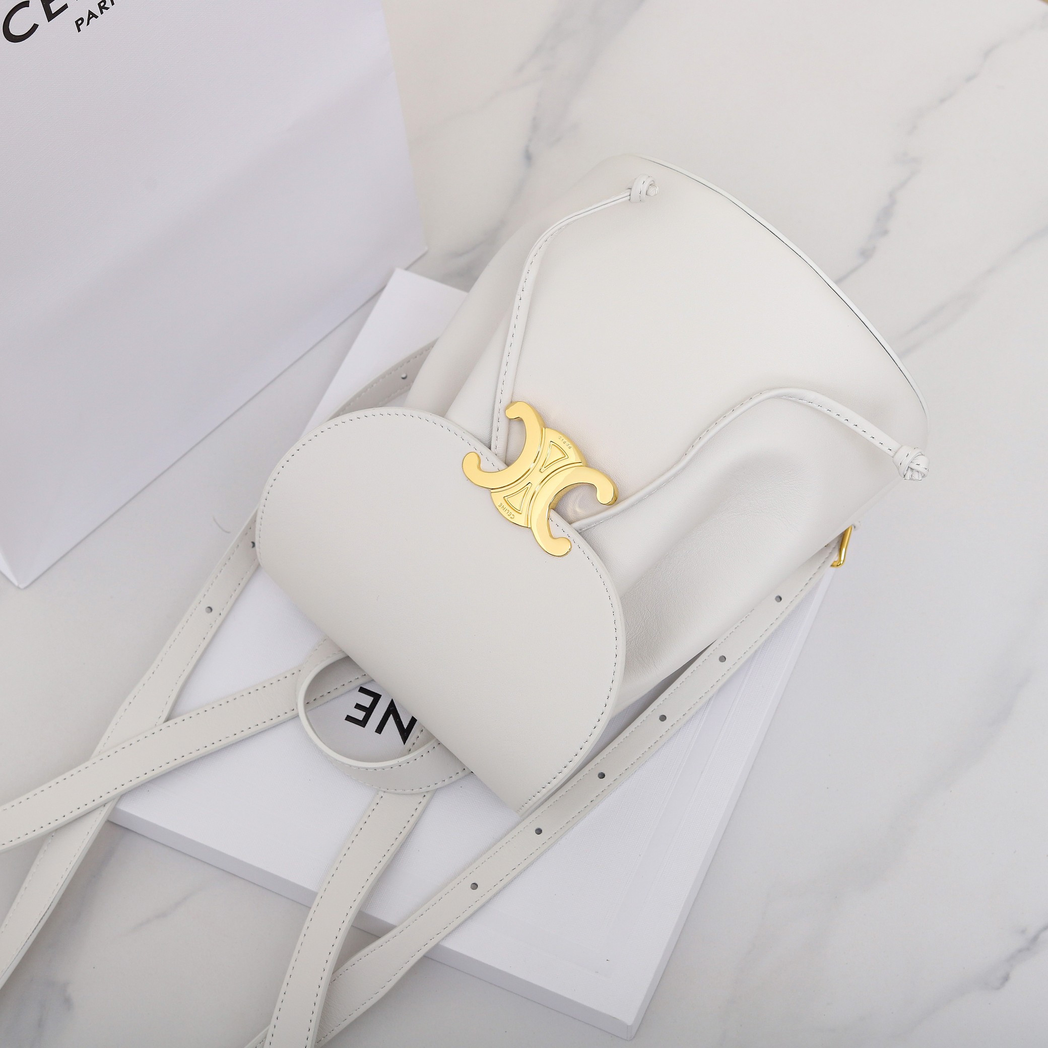 Ce**e bonnie backpack in smooth calfskin 118703 25x18x13cm