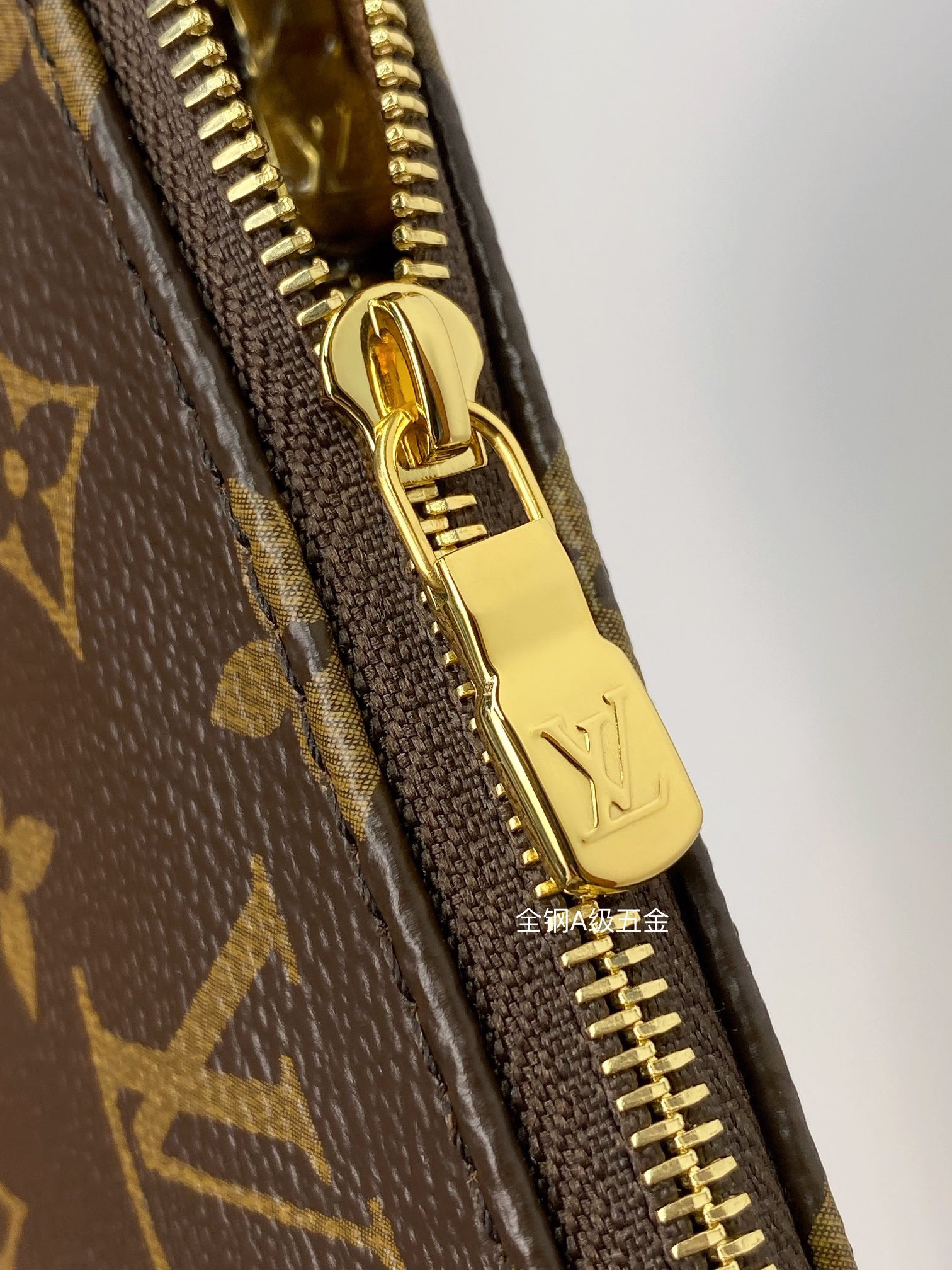 LV Pochette Accessoires M82766 23.5x13.5x4cm