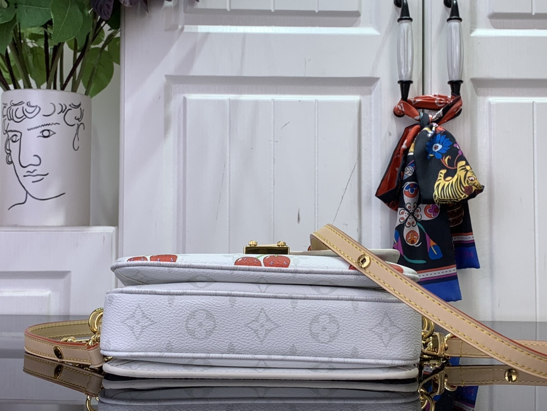 LV x TM Pochette Métis East West M14231 21.5x13.5x6cm