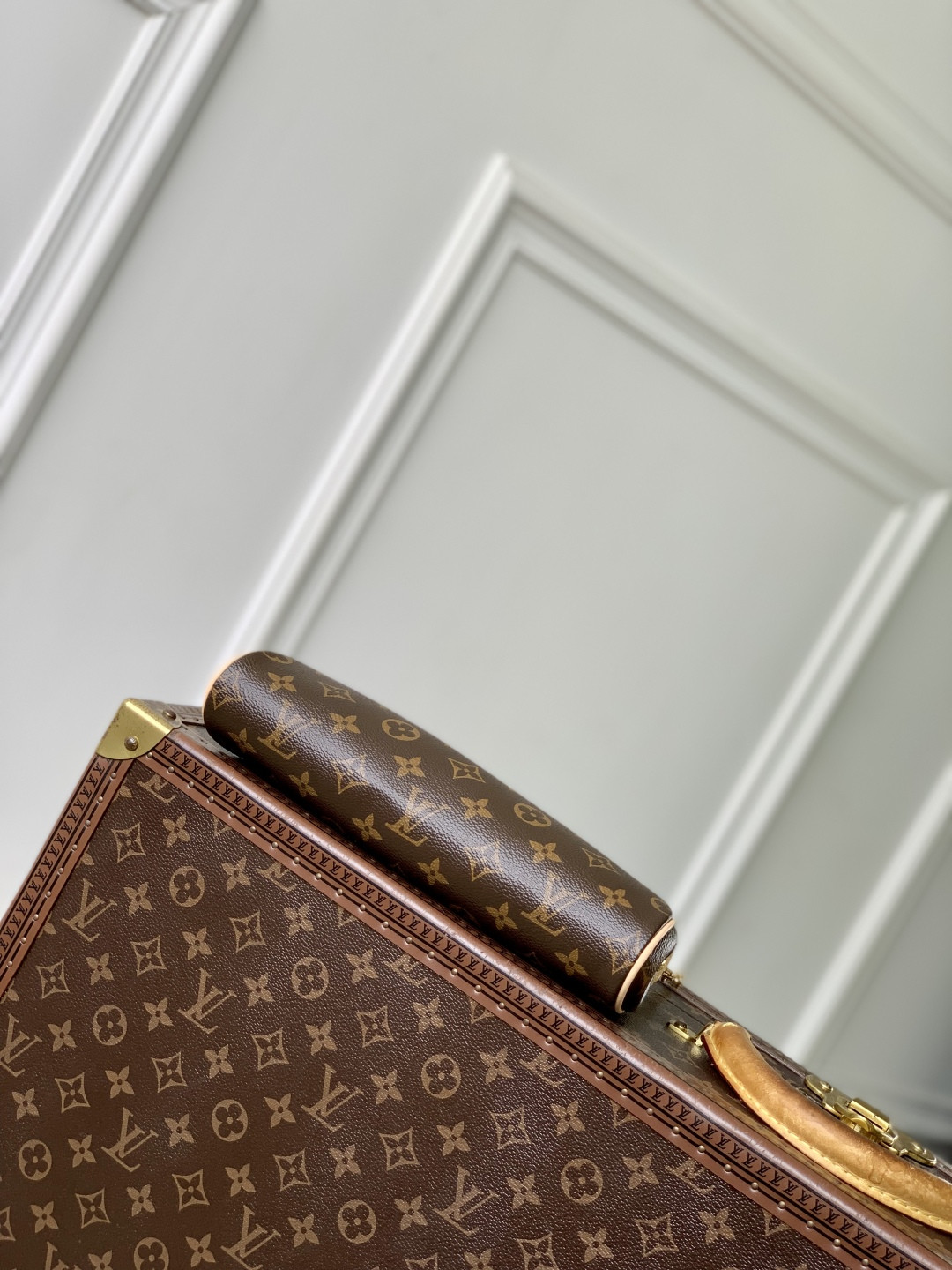 LV Pochette Eva M13567 27x11x5cm