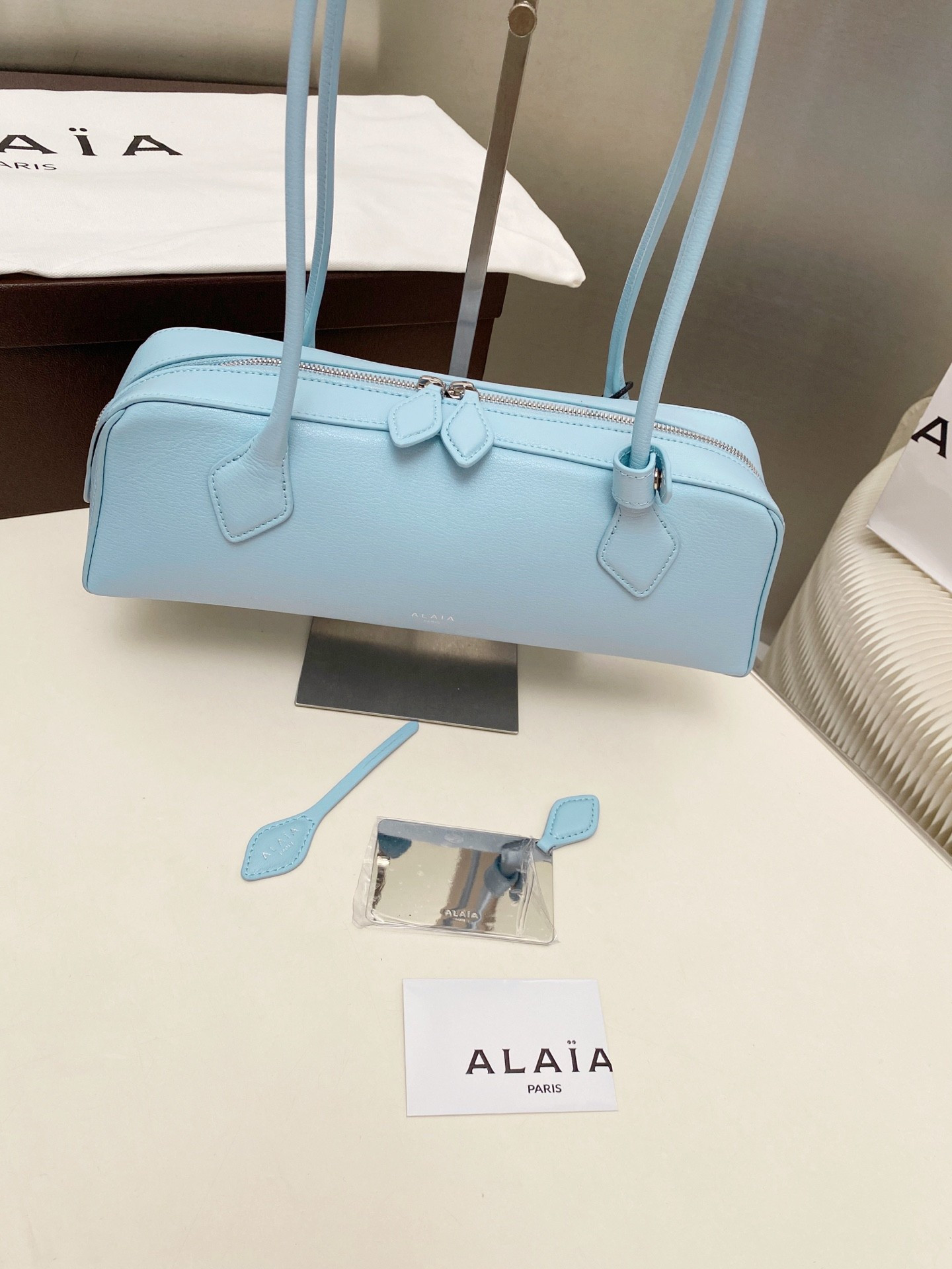 ALAÏA LE TECKEL MEDIUM BAG 33x11x10cm