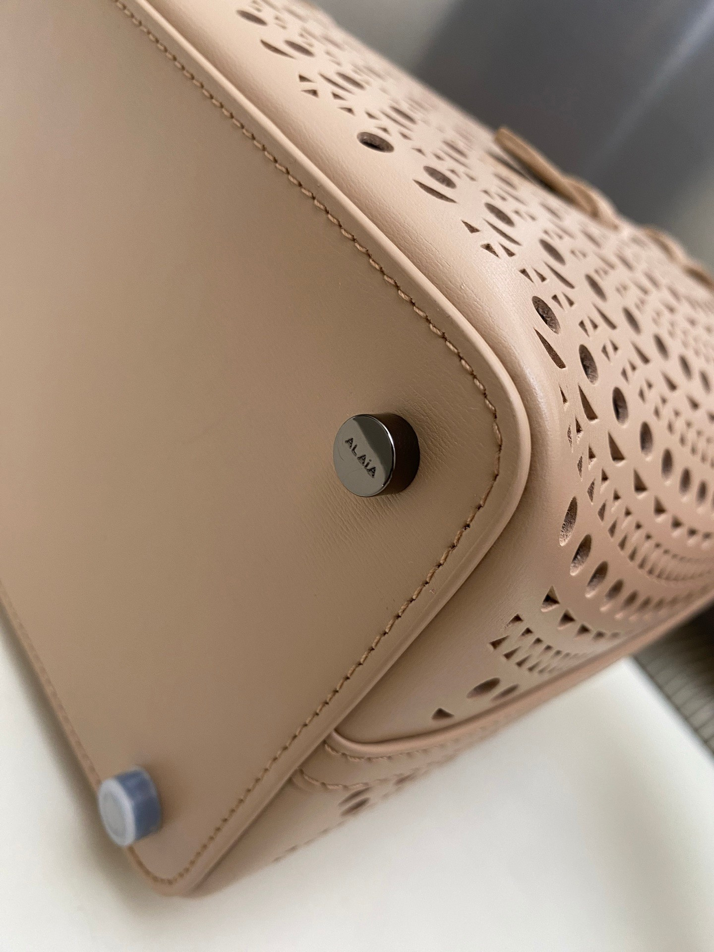 ALAÏA Mina 25 bag 25x20x12cm