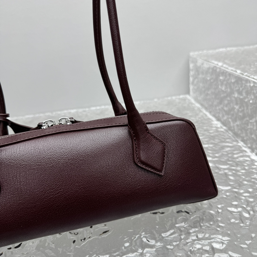 ALAÏA LE TECKEL SMALL BAG IN LEATHER 27x9x8cm