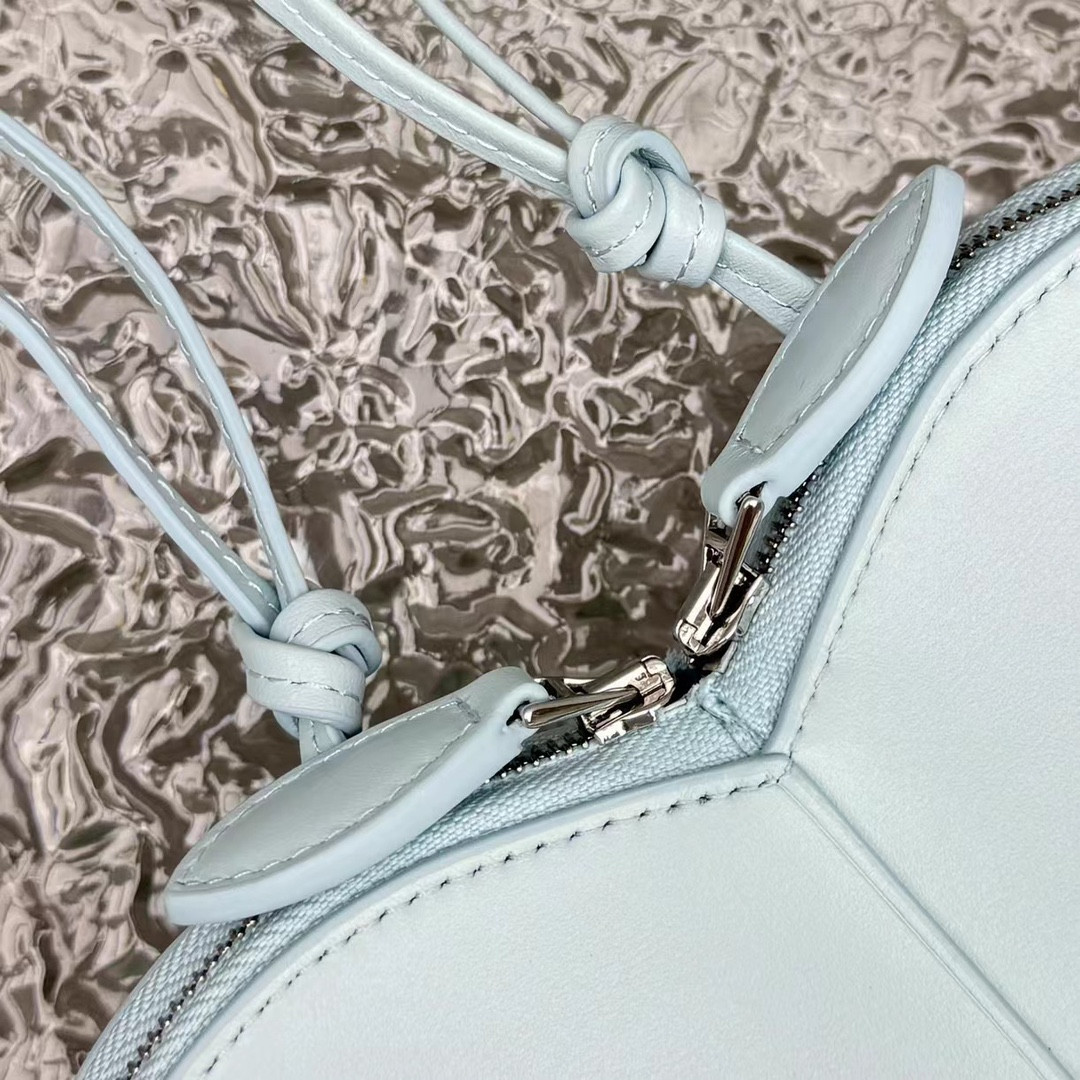 ALAÏA Le Coeur Heart Bag 18.5x20.5x5cm