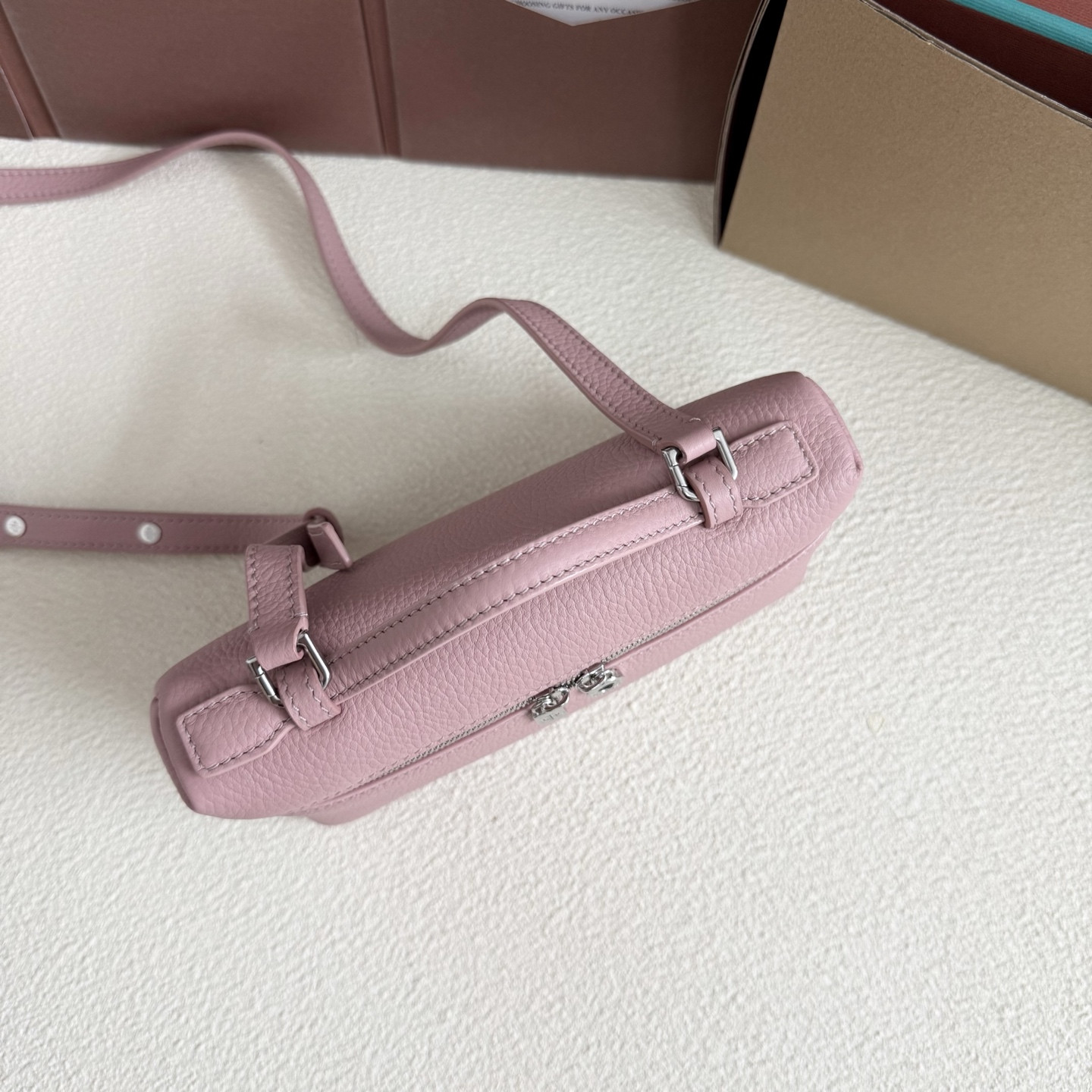 L**o p*ana extra pocket l19 grained calfskin 11 x 19 x 6.5 cm