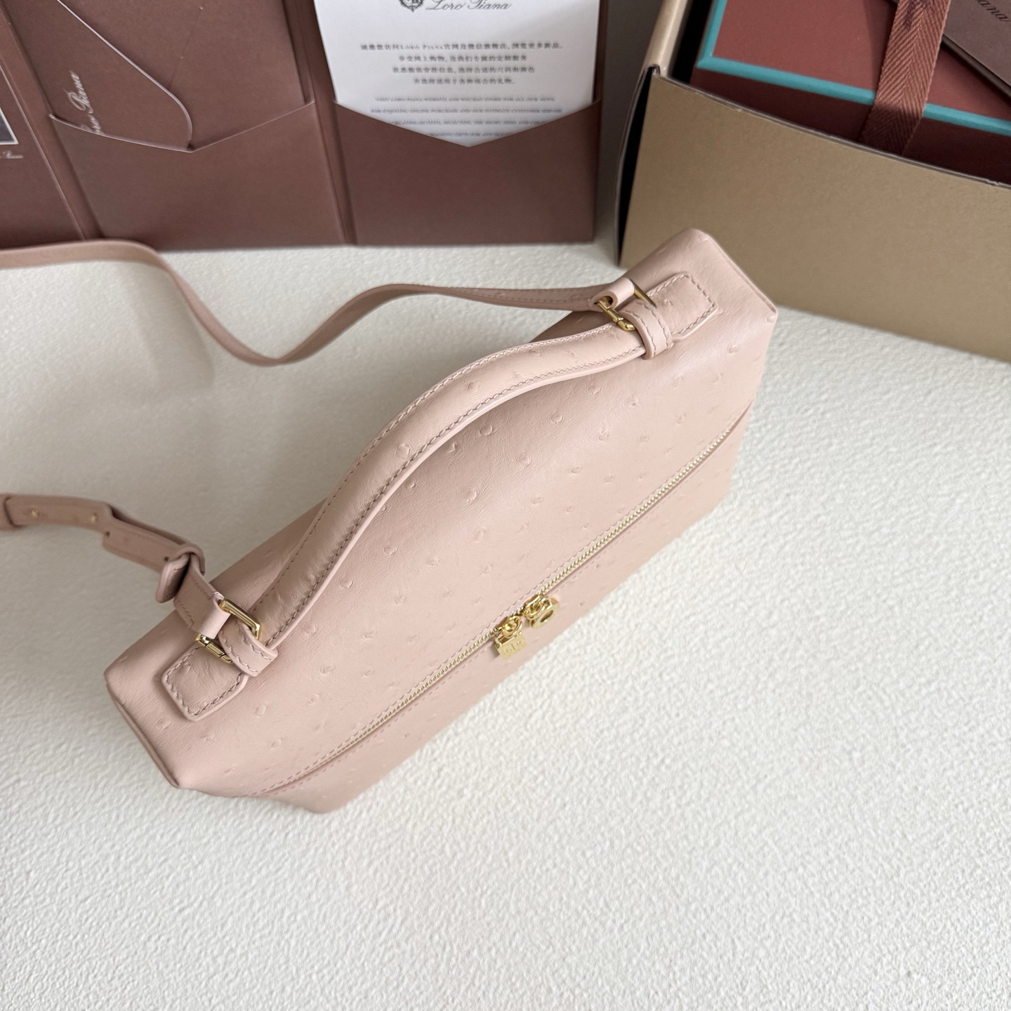 L**o p*ana extra pocket l27 ostrich-grained leather 16x27x10cm