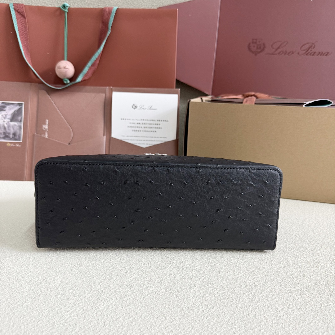 L**o p*ana extra pocket l27 ostrich-grained leather 16x27x10cm