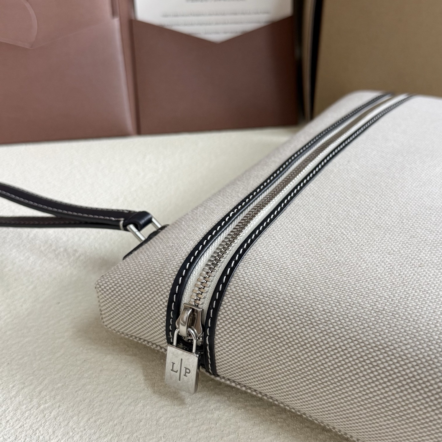 L**o p*ana extra pouch l29 29x18x5cm