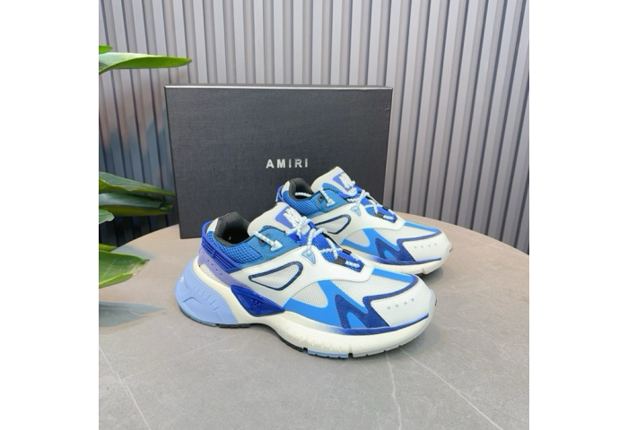 AR1M1 Low-Top Sneaker