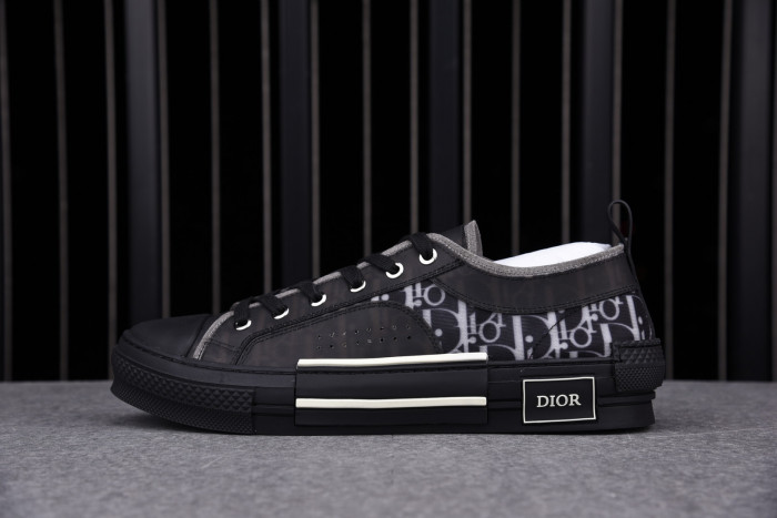 DR B23 Low Top Oblique Black