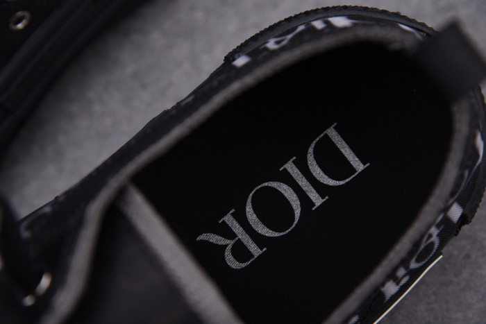 DR B23 Low Top Oblique Black